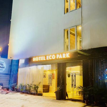 Hotel Eco Park New Town Екстер'єр фото