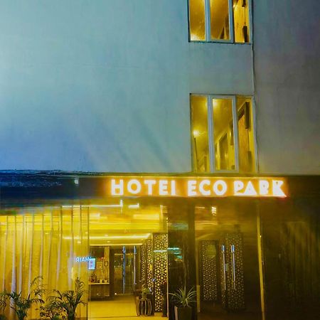Hotel Eco Park New Town Екстер'єр фото