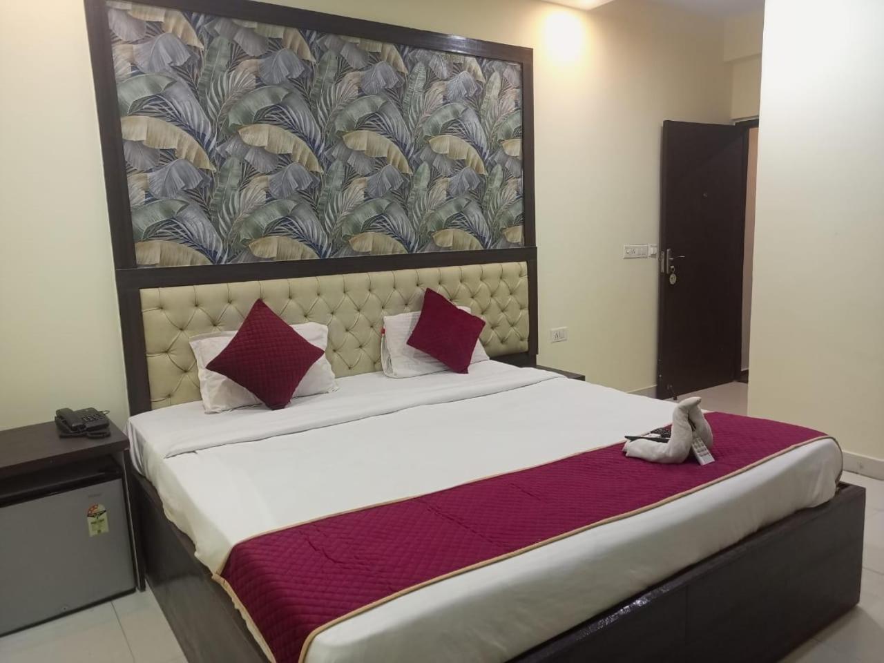 Hotel Eco Park New Town Екстер'єр фото