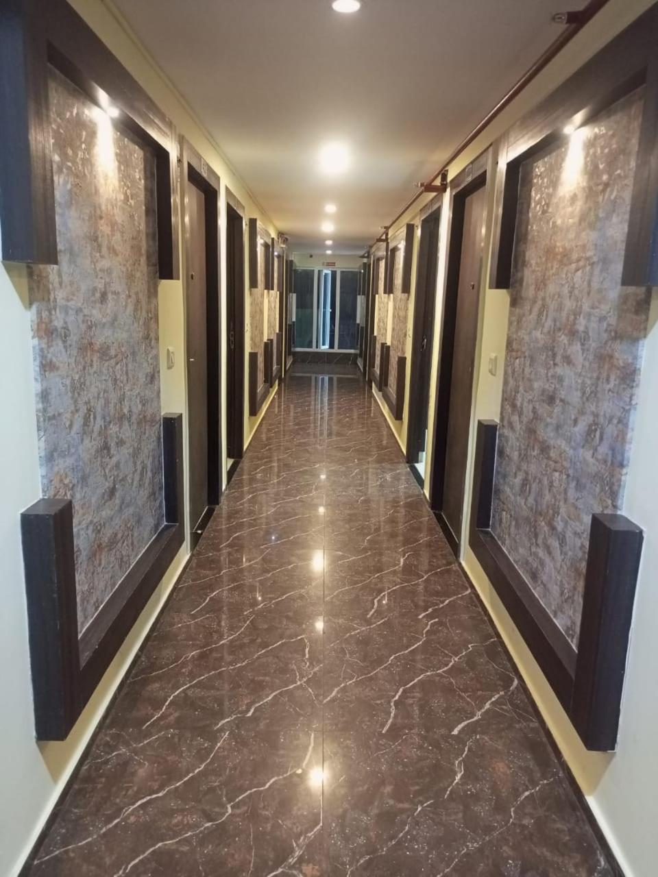 Hotel Eco Park New Town Екстер'єр фото